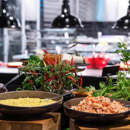 トーン エアポート ホテル 4*