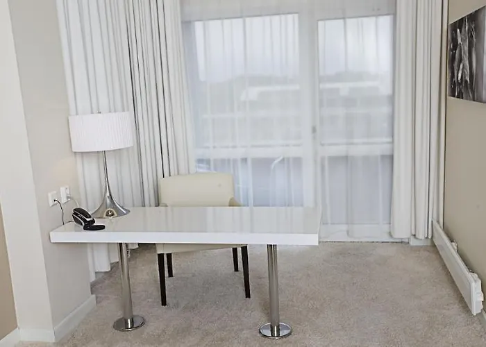 Thon Airport فندق